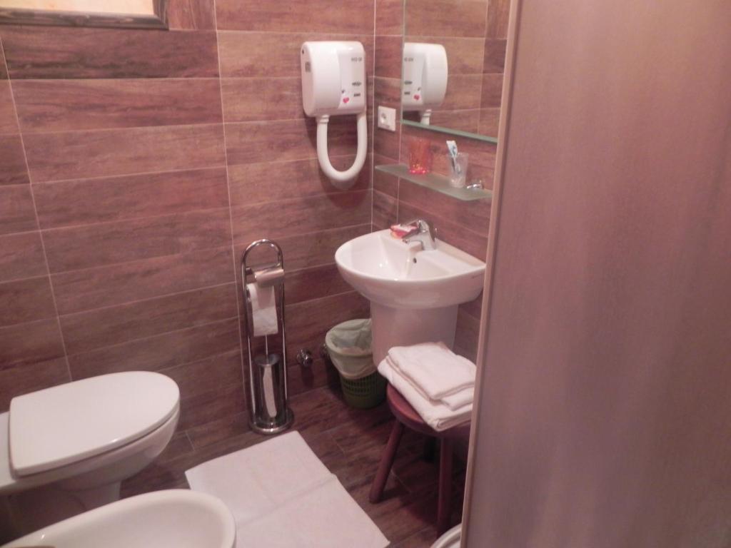 Hotel Trois Etoiles Entracque Ruang foto