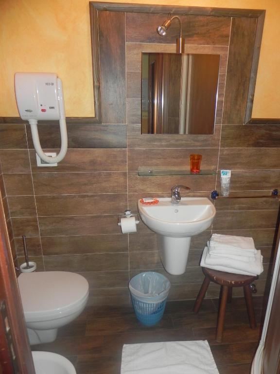 Hotel Trois Etoiles Entracque Ruang foto